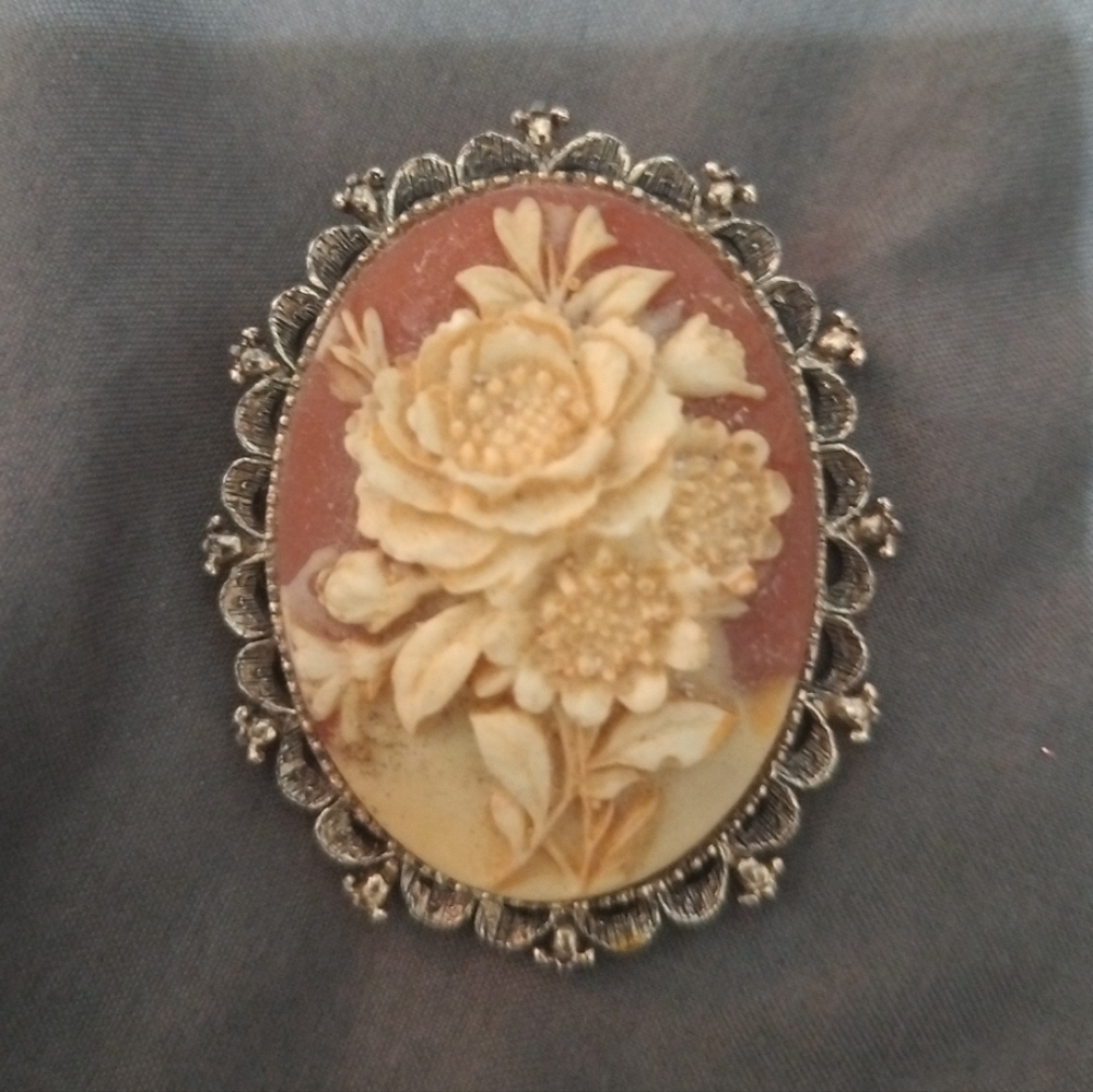 Vintage Gerry's Flower Broach/Pendent Faux